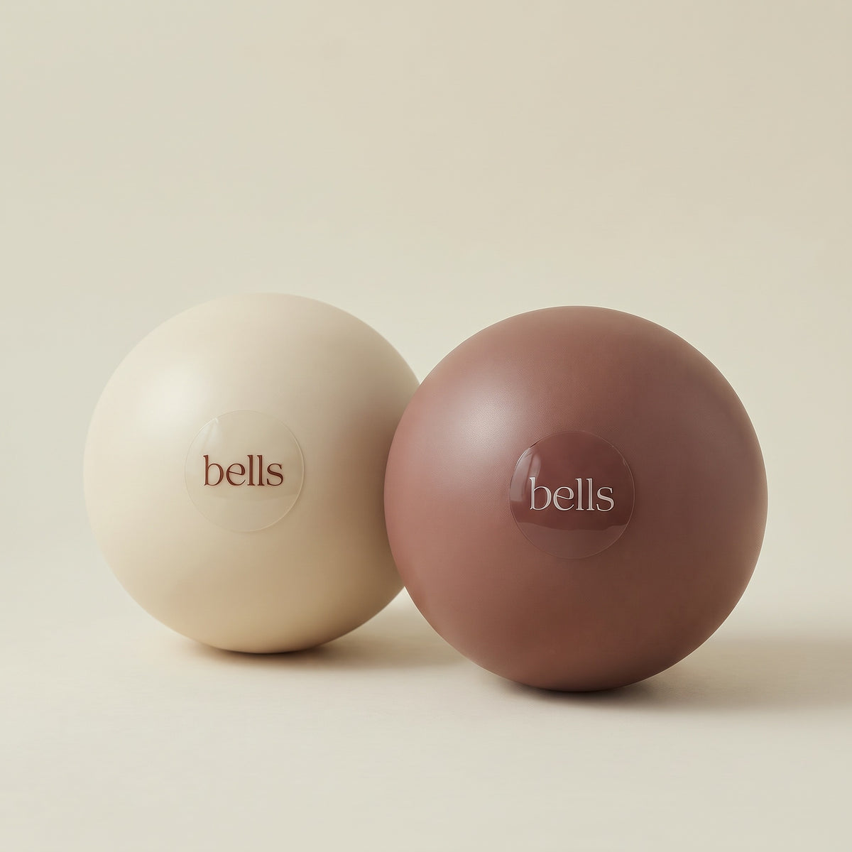 Bells Ball 20 cm nas cores cream e brownie